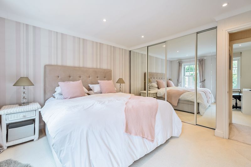 Bedroom- click for photo gallery